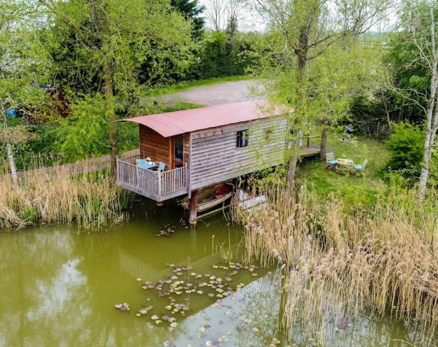 Lakeside Cabin On Stilts- 'Kingfisher' Villa Rous Lench ภายนอก รูปภาพ